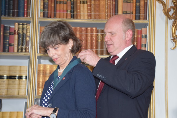 Rob merrall passes the President's gong to Jane Rickson