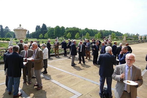 A beautiful day to catch up and eat our lunch al fresco